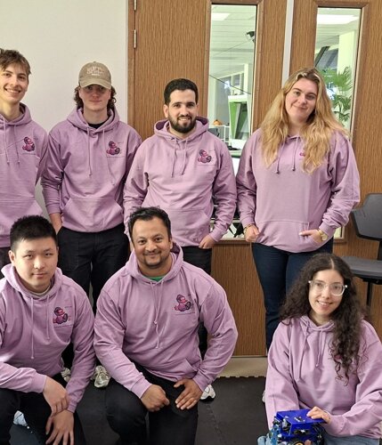 Studenten scheuren over de racebaan met autonome kart